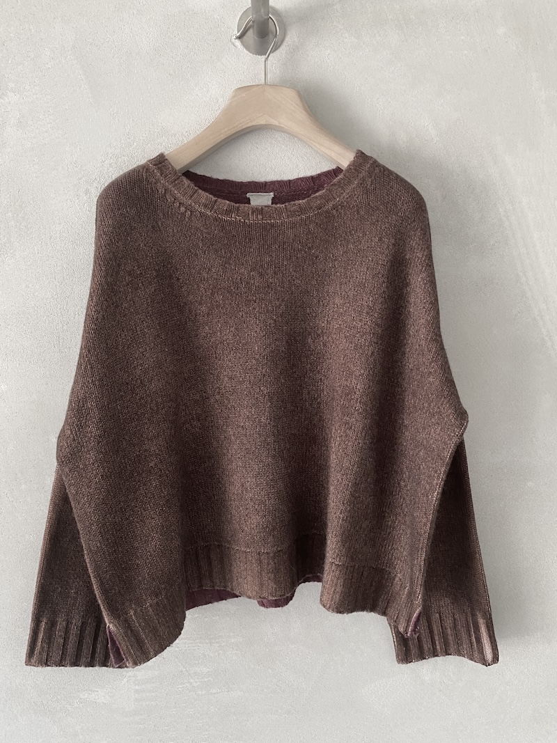 Maglia marrone bicolore in lana merino e cashmere spruzzata a mano con aerografo, linea over boxy e maniche larghe, Alessandro Aste.