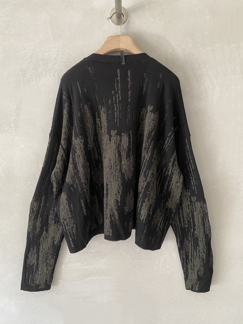 maglia nera oversize con intarsi multicolore Serie Numerica