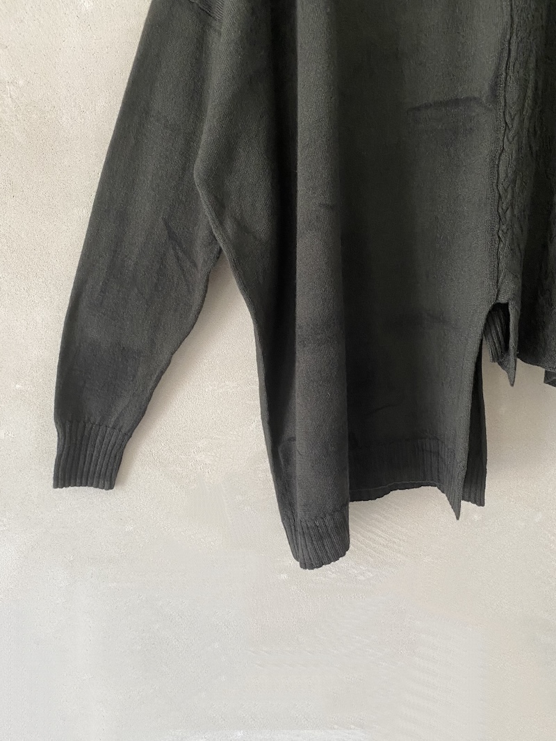 maglia oversize bicolore nera e verde bosco in lana merino extrafine Serie Numerica