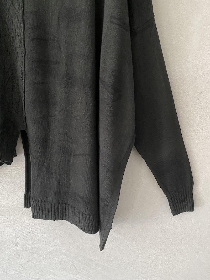 maglia oversize bicolore nera e verde bosco in lana merino extrafine Serie Numerica