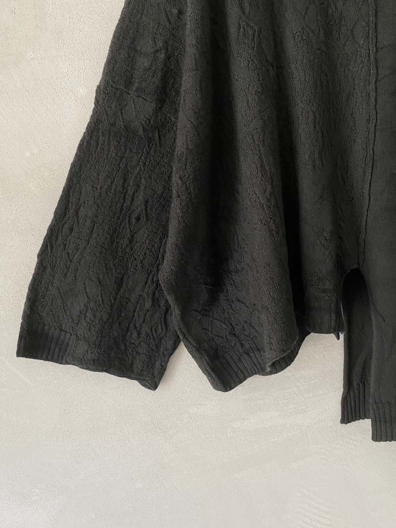 maglia oversize bicolore nera e verde bosco in lana merino extrafine Serie Numerica