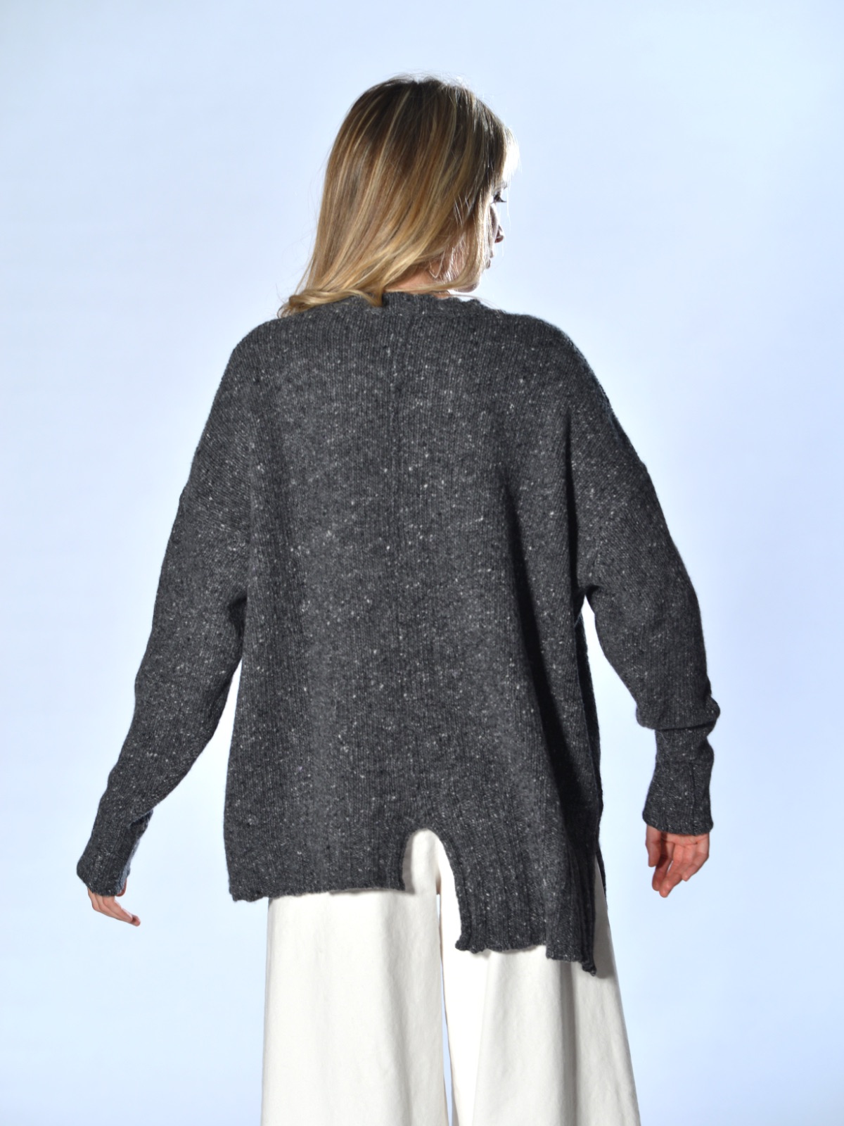 maglione oversize grigio in cashmere e lana tweed Marina Lari 2
