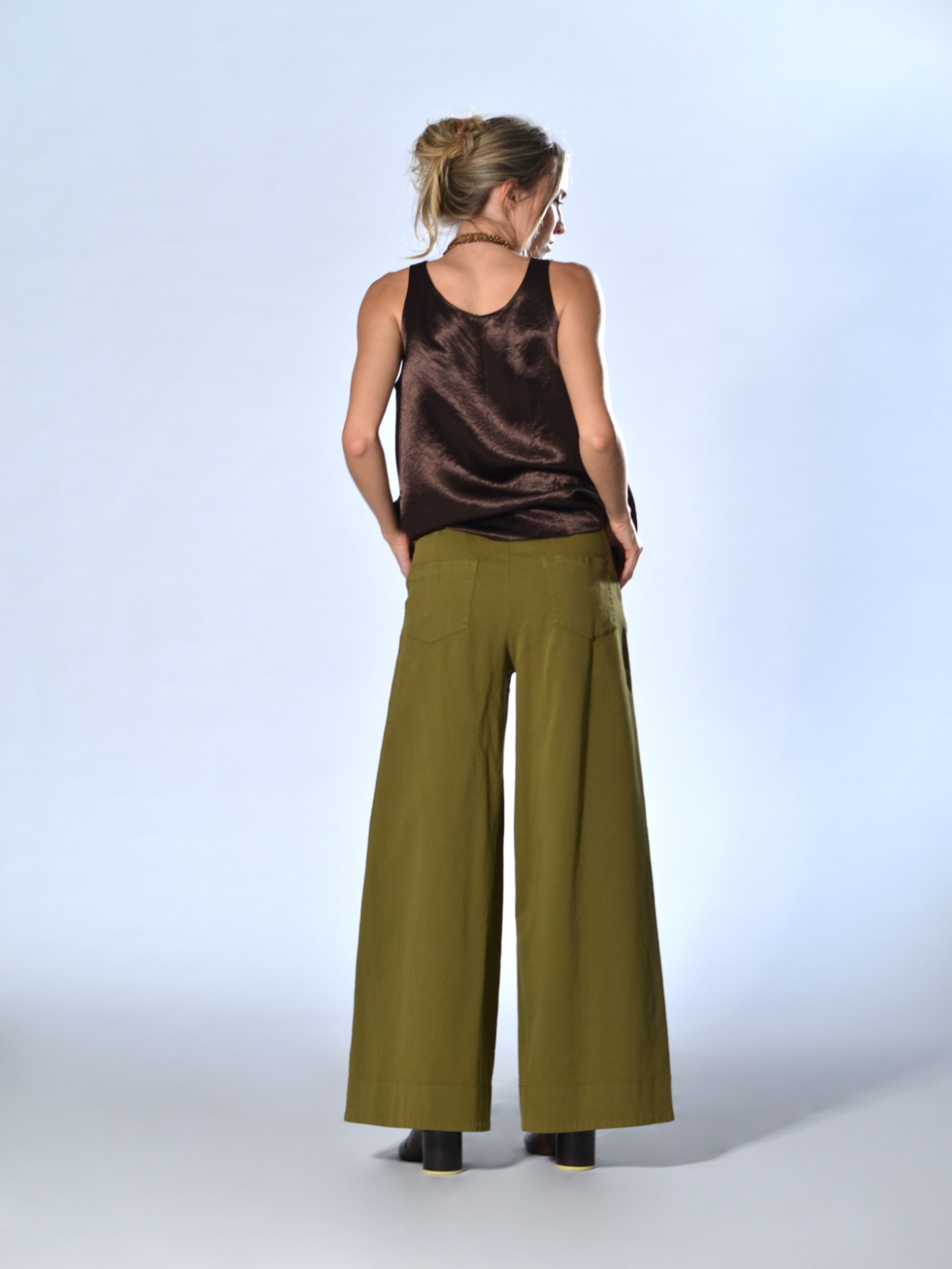 pantaloni a vita alta senape in cotone pesante elasticizzato Barbara Tani 3