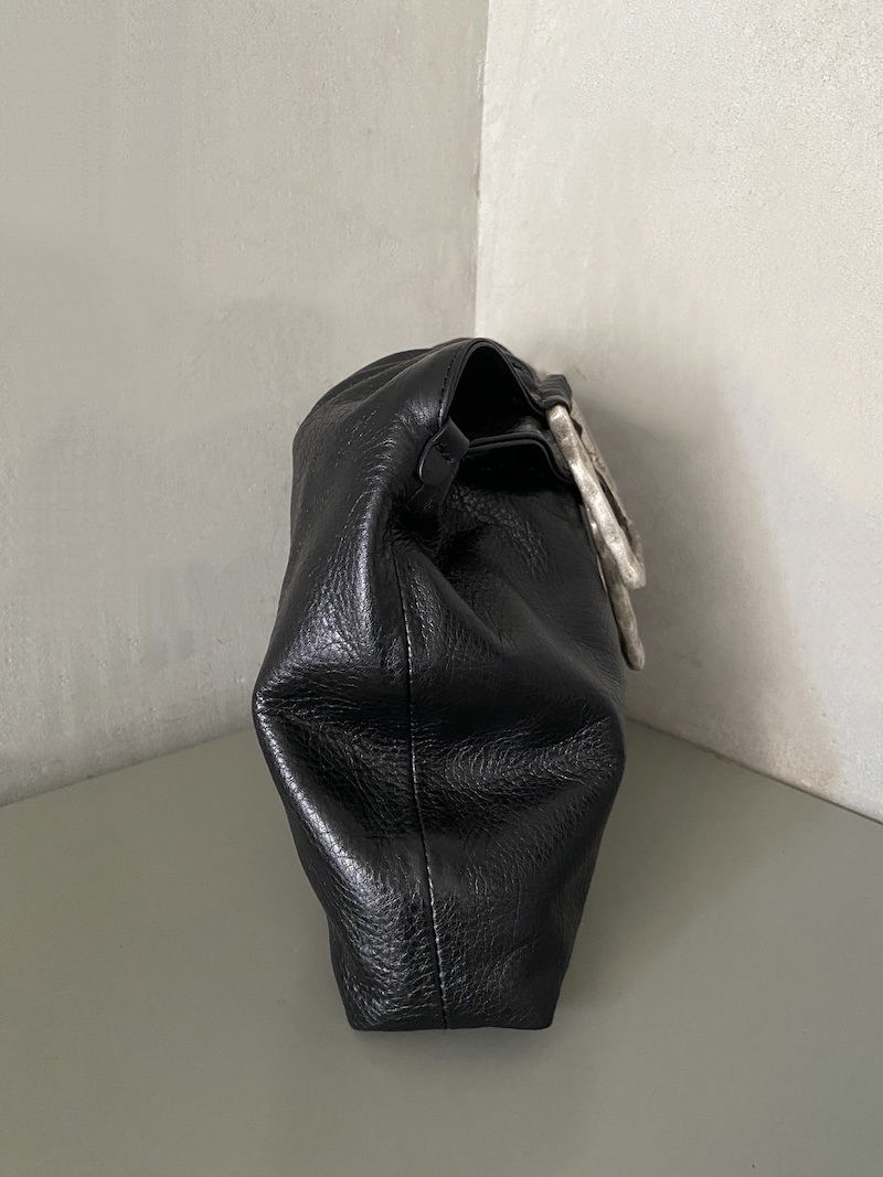 Borsa a mano in pelle nera con manici in zama argento invecchiato e tracolla - AUTENTICA504 2