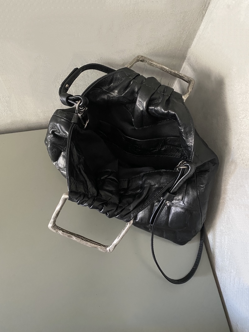 Borsa a mano in pelle nera con manici in zama argento invecchiato e tracolla - AUTENTICA504 3