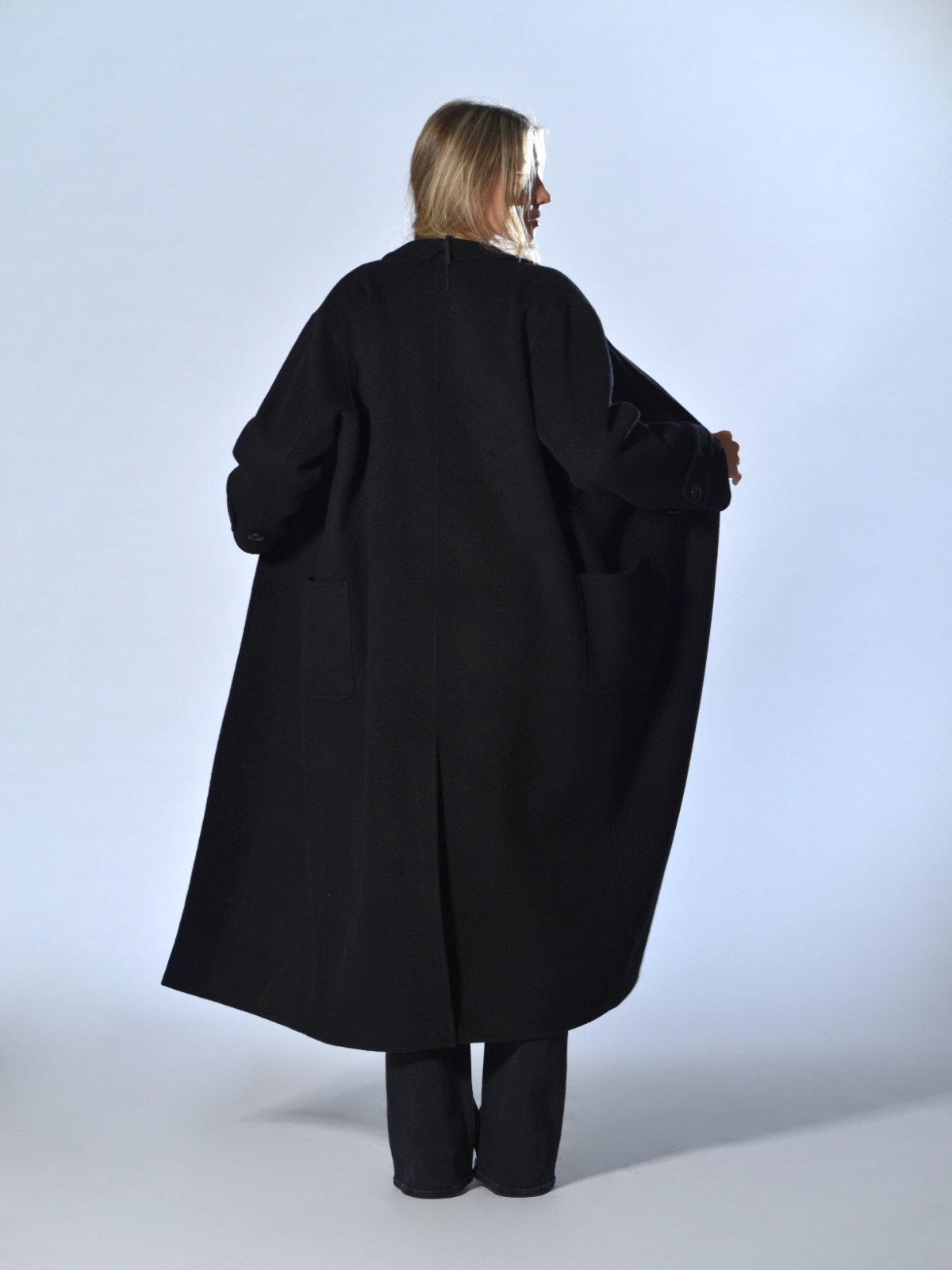 Cappotto lungo in lana e cashmere con costruzione sartoriale e impunture a mano colore nero - MSM MILANO 2