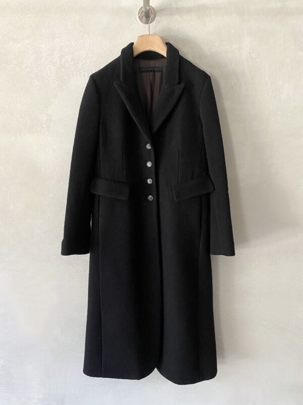 Cappotto lungo in tessuto di lana completamente foderato con chiusura a bottoni, tasche a filetto con patta e tasche laterali colore nero - MARINA LARI