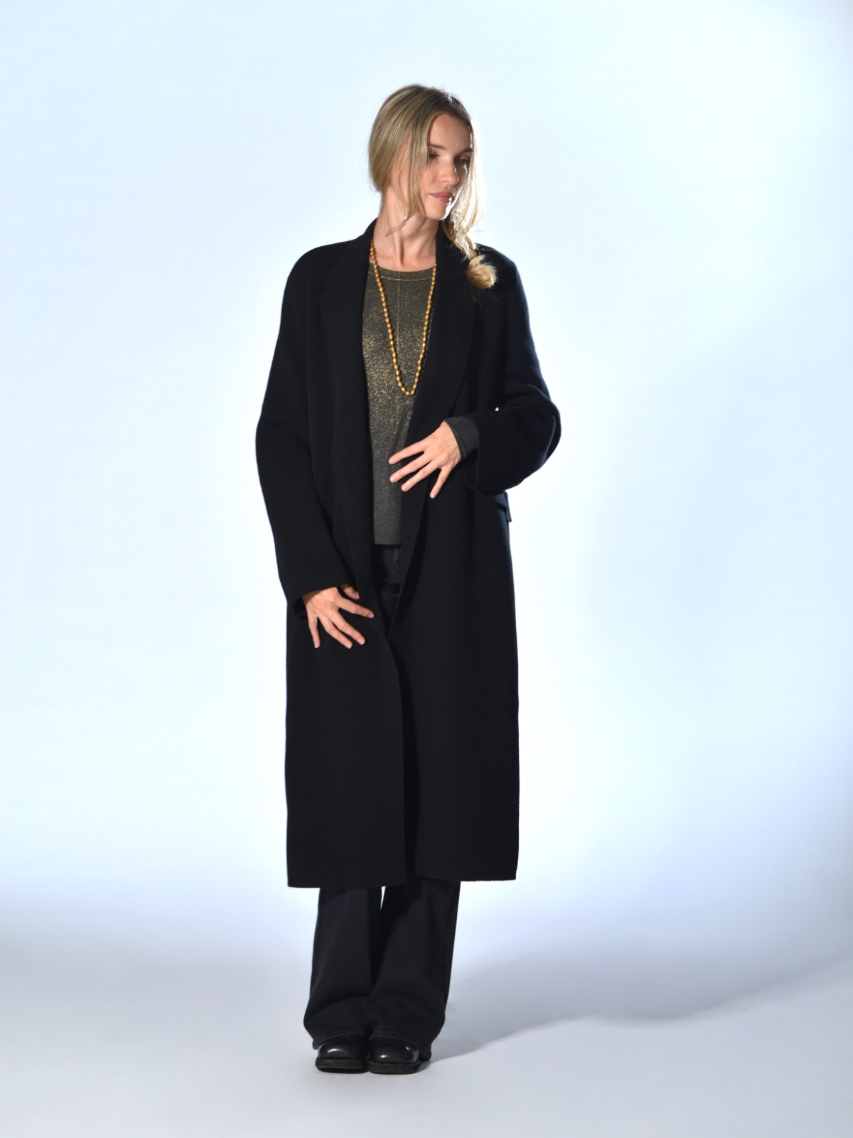 Cappotto nero oversize in maglieria di lana e cashmere Boboutic 1