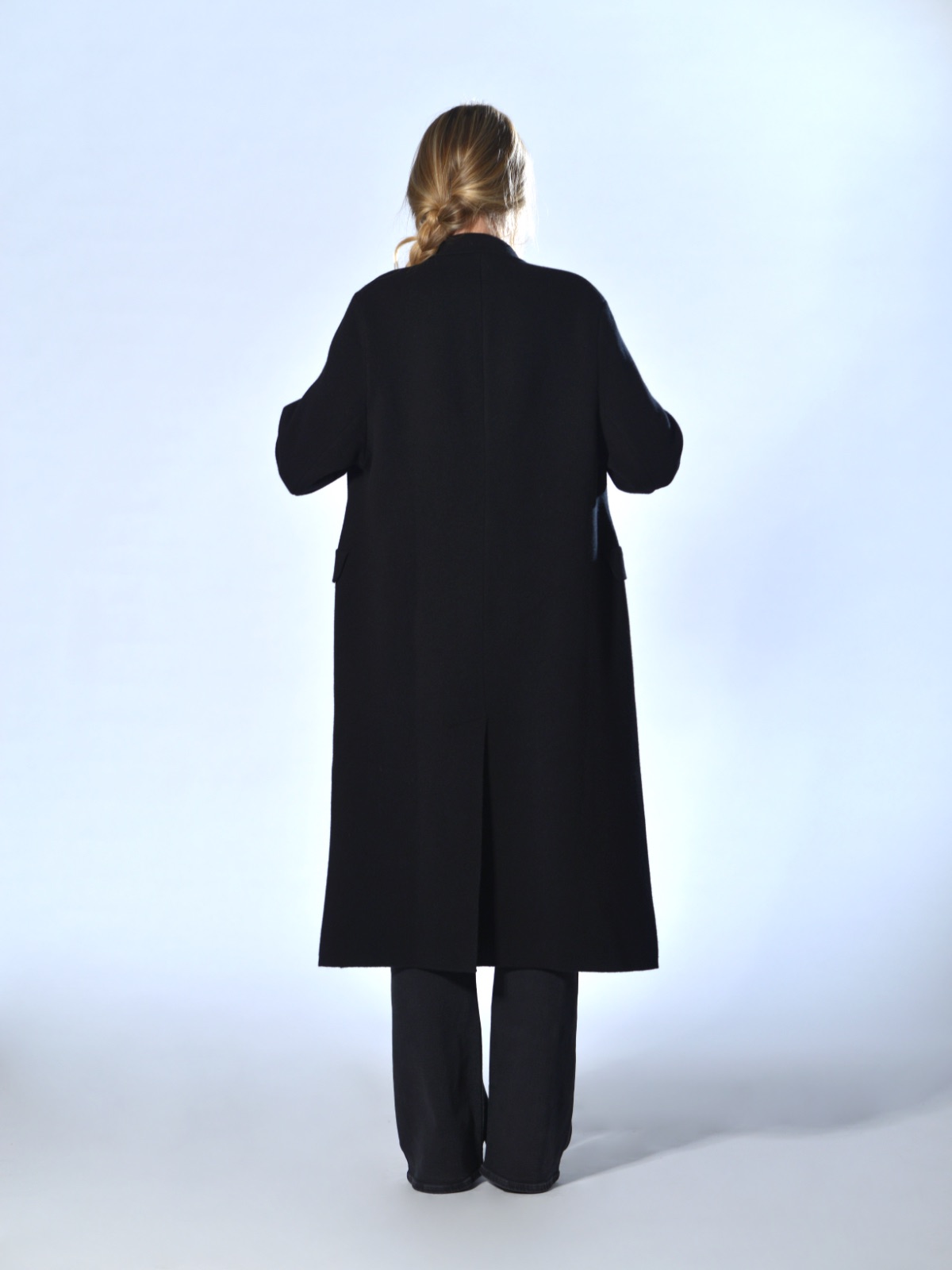 Cappotto nero oversize in maglieria di lana e cashmere Boboutic 3