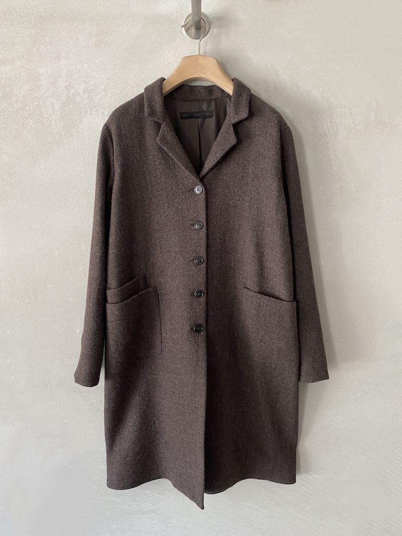 Cappotto oversize in lana con revers classico, chiusura monopetto a cinque bottoni e ampie tasche applicate colore marrone - MARINA LARI