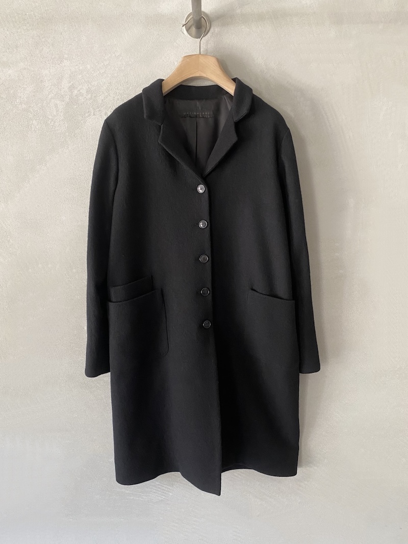 Cappotto oversize in lana con revers classico, chiusura monopetto a cinque bottoni e ampie tasche applicate colore nero - MARINA LARI