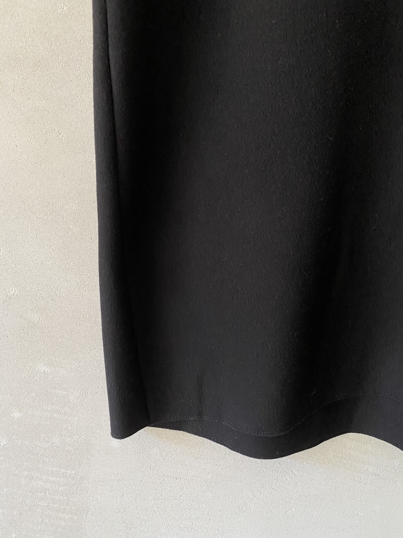 Cappotto oversize nero in lana vergine e cashmere con bordi a taglio vivo - APUNTOB 2