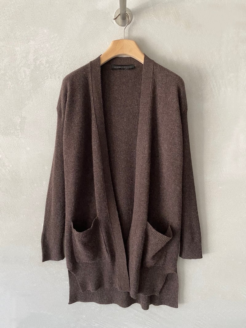 Cardigan lungo marrone chiaro in cashmere leggero con tasche applicate Marina Lari