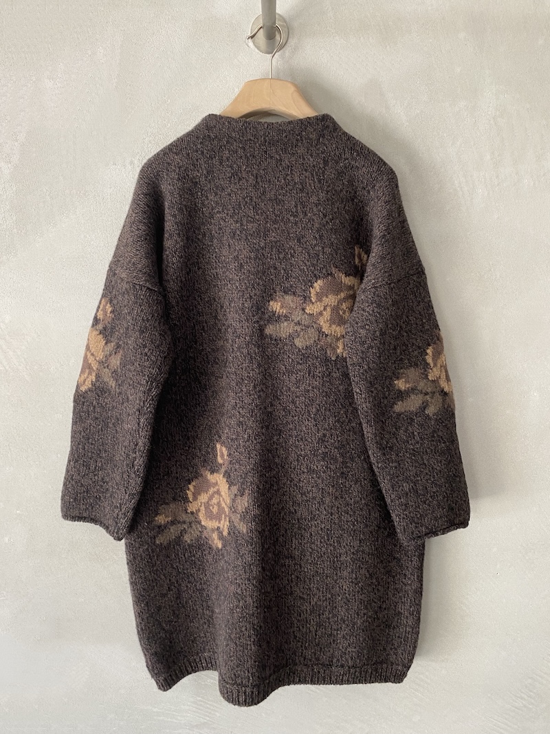 Cardigan lungo marrone in lana merino chiné con intarsi floreali Marina Lari