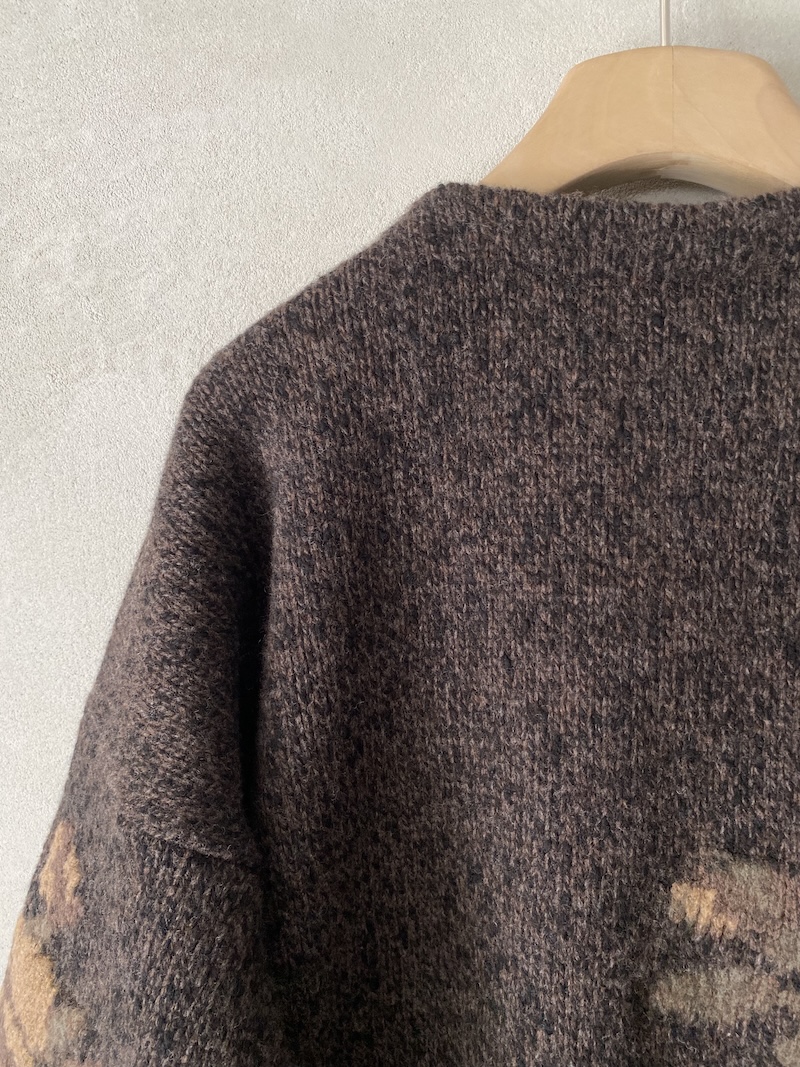 Cardigan lungo marrone in lana merino chiné con intarsi floreali Marina Lari