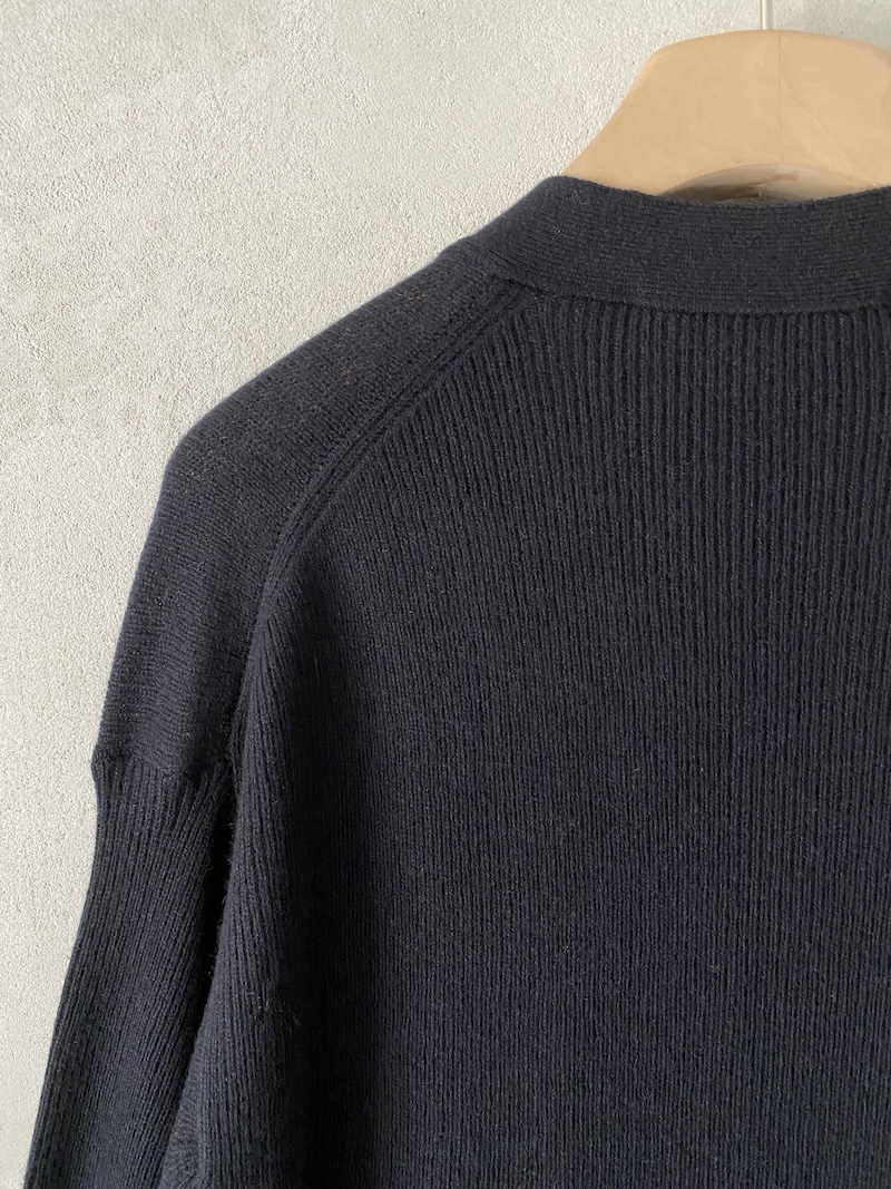 Cardigan lungo nero in cashmere leggero con tasche applicate Marina Lari