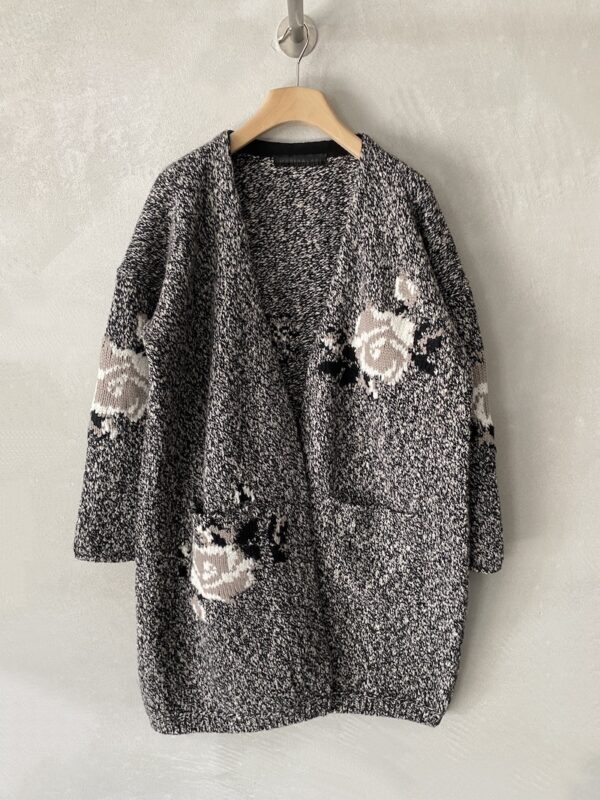 Long black cardigan in chiné merino wool, with contrasting floral inlays, patch pockets and oversized fit, Marina Lari.