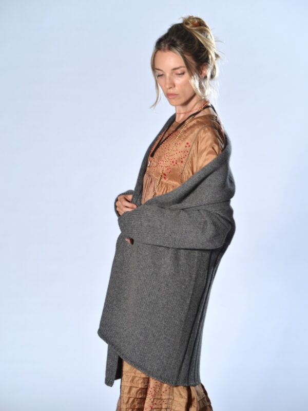 Cardigan over in cashmere a quattro fili con collo sciallato colore grigio MARINA LARI 1