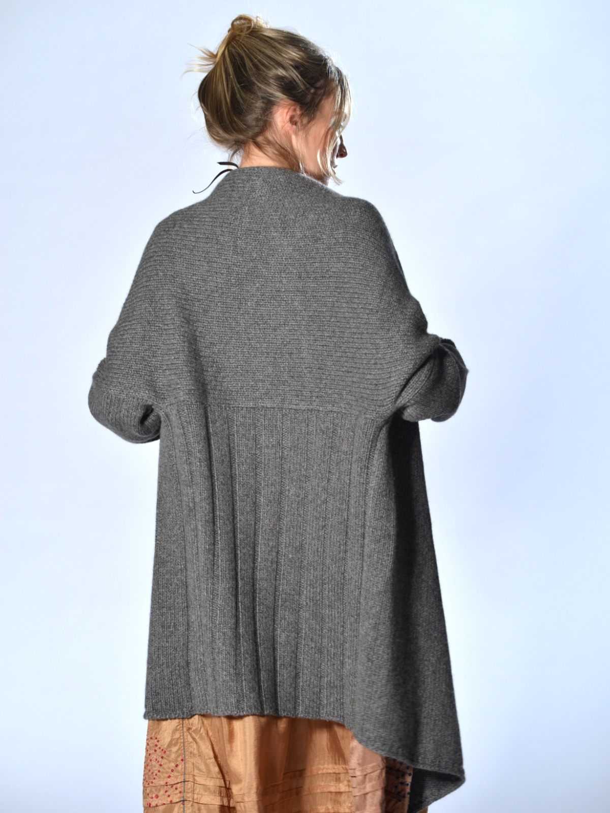 Cardigan over in cashmere a quattro fili con collo sciallato colore grigio - MARINA LARI 2