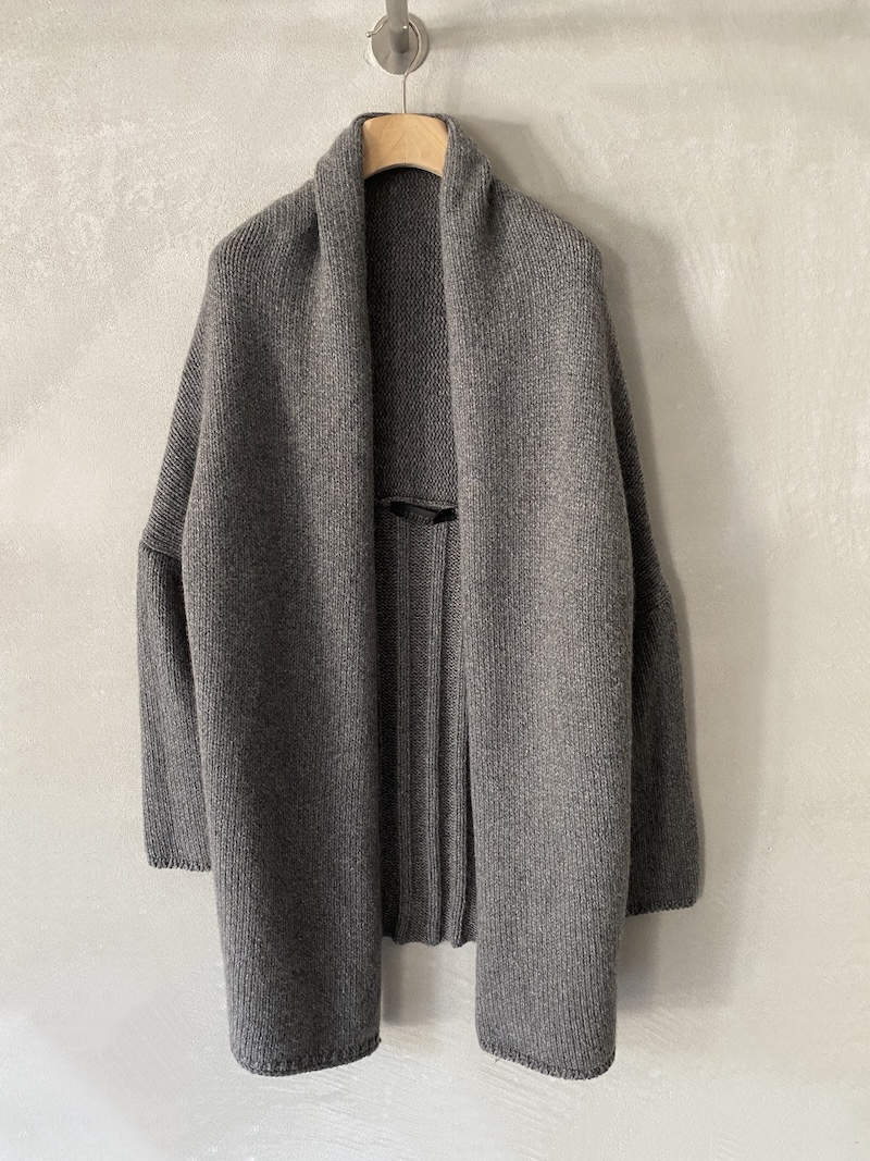 Oversized four-ply cashmere cardigan with shawl collar in gray - MARINA LARI Oversized four-ply cashmere cardigan with shawl collar, dropped shoulders, and wide ribbed back, in gray - MARINA LARI