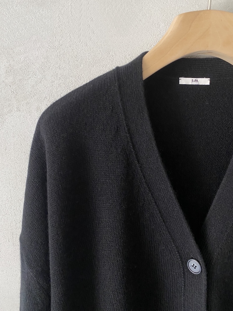 Cardigan over in cashmere con scollo a V e lavorazione a coste colore nero - MSM MILANO 2