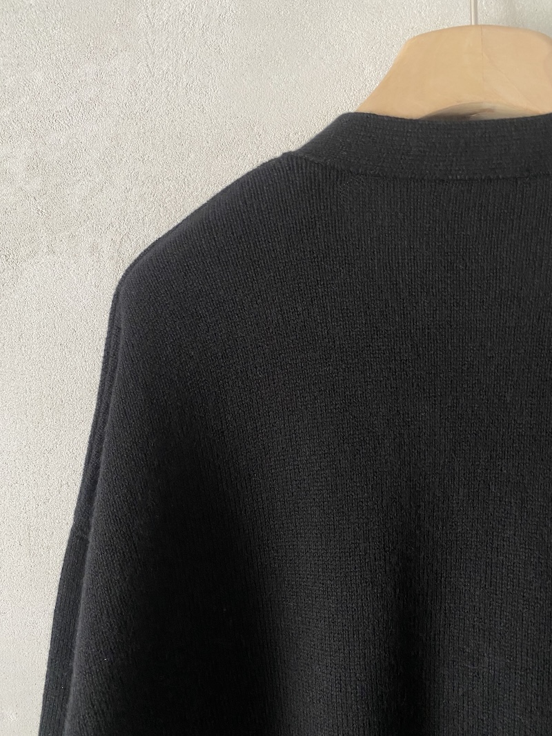 Cardigan over in cashmere con scollo a V e lavorazione a coste colore nero - MSM MILANO 4