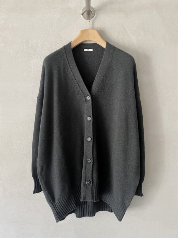 Oversized cashmere cardigan with a V-neck, dropped shoulders, five-button closure, and ribbed knit in green - MSM MILANO