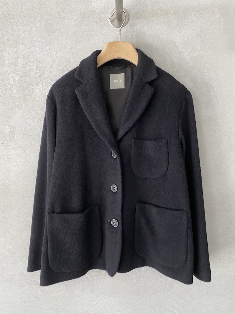 Giacca monopetto in alpaca e lana con revers classico, chiusura a tre bottoni e tre tasche applicate colore nero - KILTIE