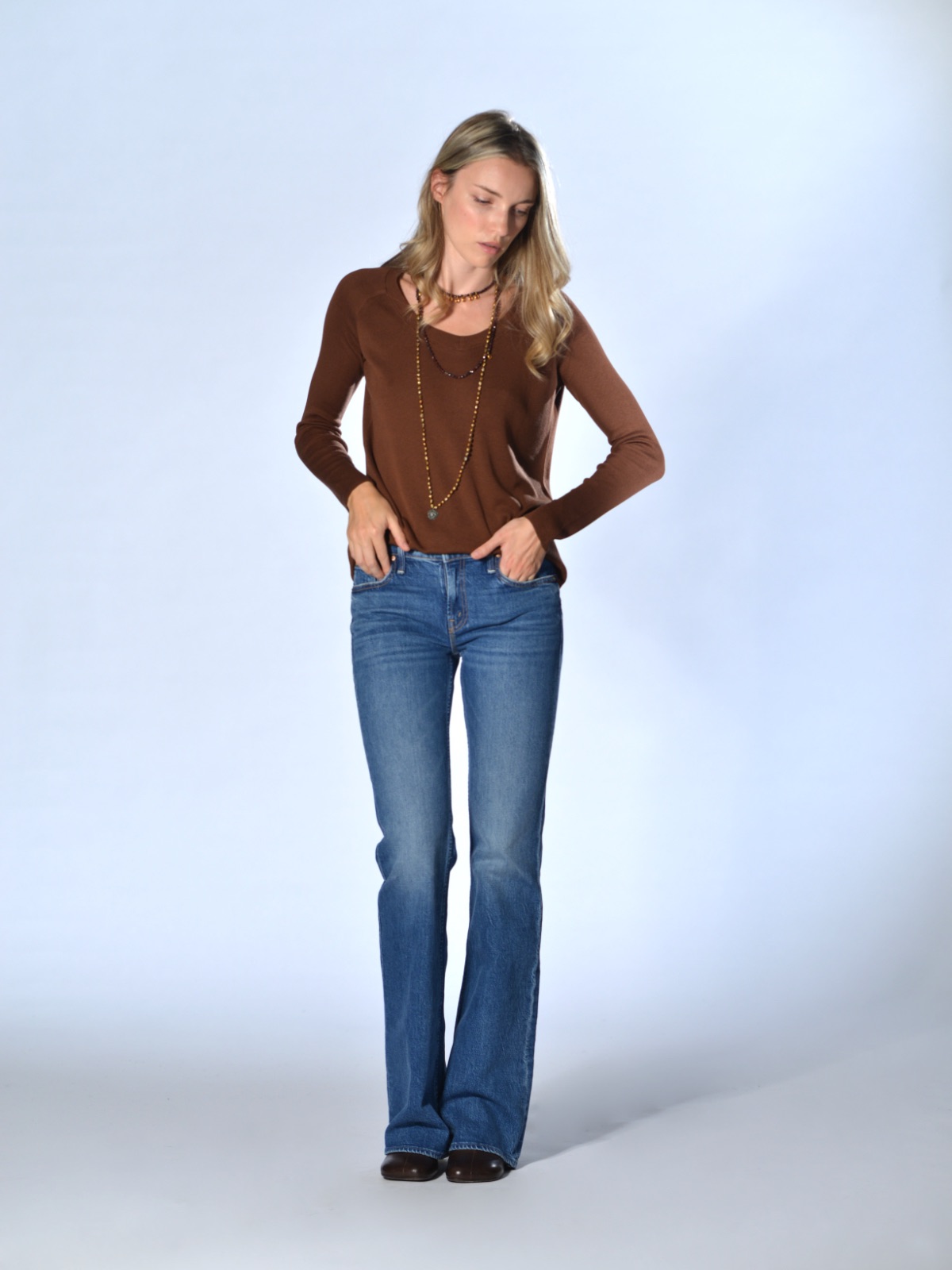 Jeans THE JINX HEEL in cotone elasticizzato con vita bassa e gamba svasata colore HRL - MOTHER 3