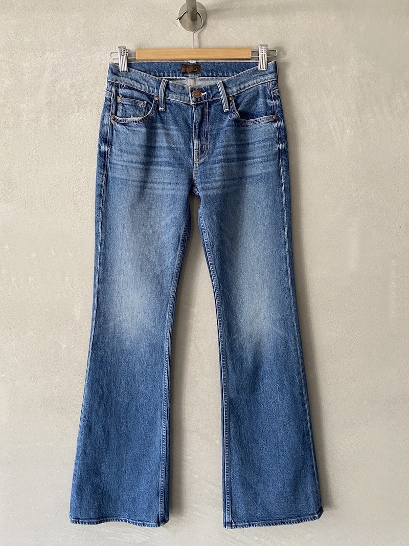 Jeans THE JINX HEEL in cotone elasticizzato con vita bassa e gamba svasata colore HRL - MOTHER Jeans cinque tasche in cotone elasticizzato con effetto délavé, vita bassa e gamba svasata dal ginocchio colore HRL - MOTHER