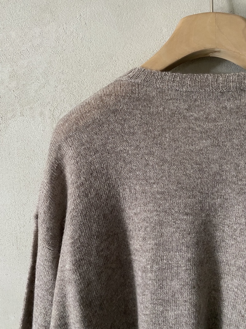 Marina Lari's beige oversized sweater in lightweight cashmere with visible stitching