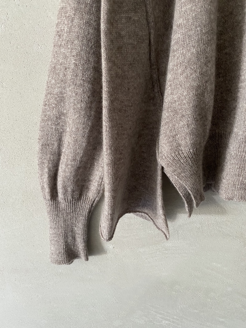 Marina Lari's beige oversized sweater in lightweight cashmere with visible stitching