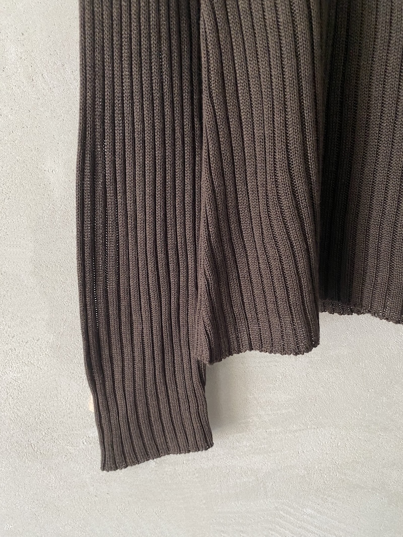 Maglia marrone in seta a coste verticali con scollo a V Marina Lari