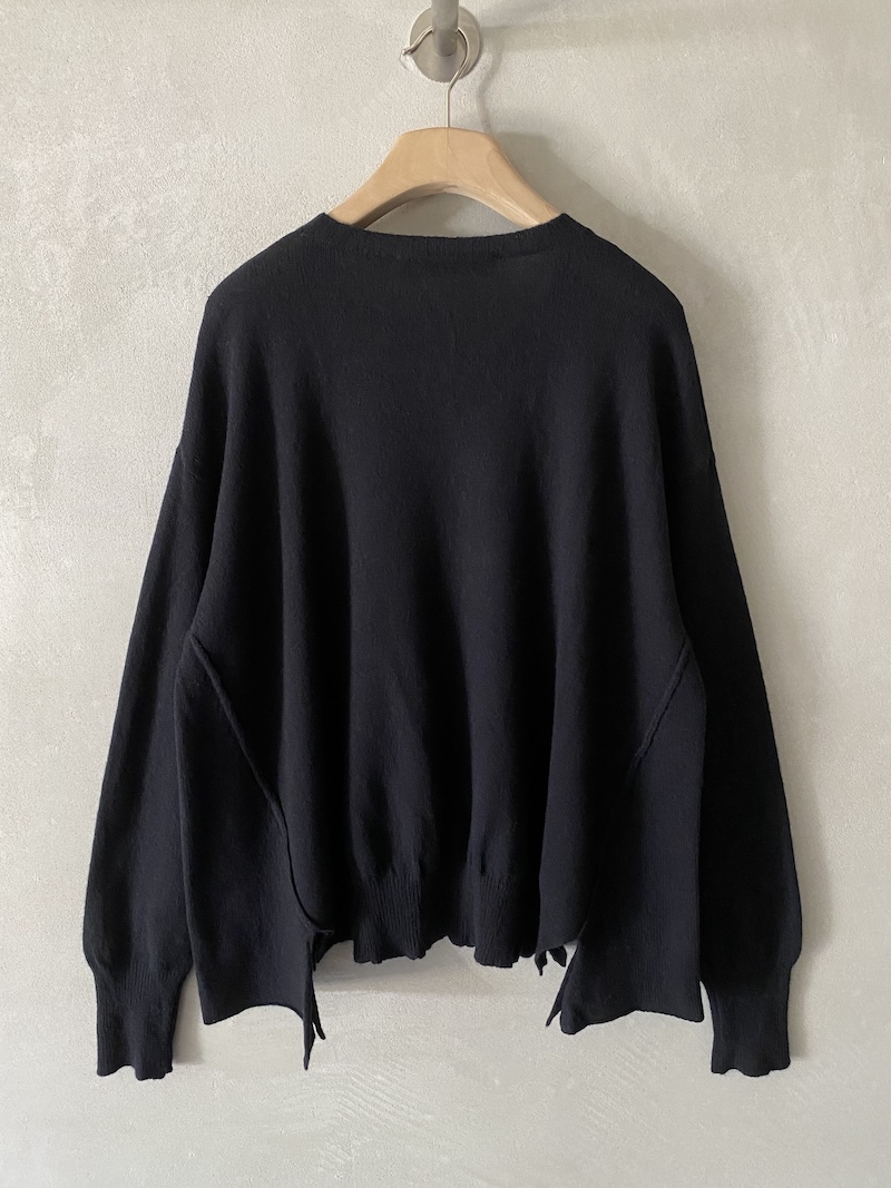 Maglia nera over in cashmere leggero con cuciture a vista Marina Lari