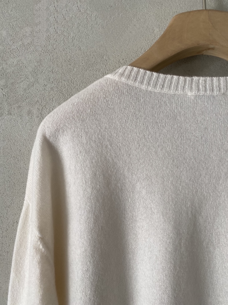 Maglia over in cashmere con scollo a V e lavorazione a coste colore bianco - MSM MILANO 4