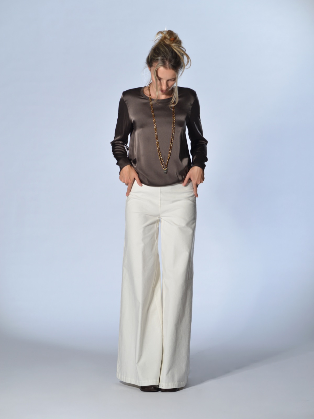 Pantaloni a gamba larga in velluto di cotone elasticizzato con chiusura laterale con zip colore bianco - MSM MILANO