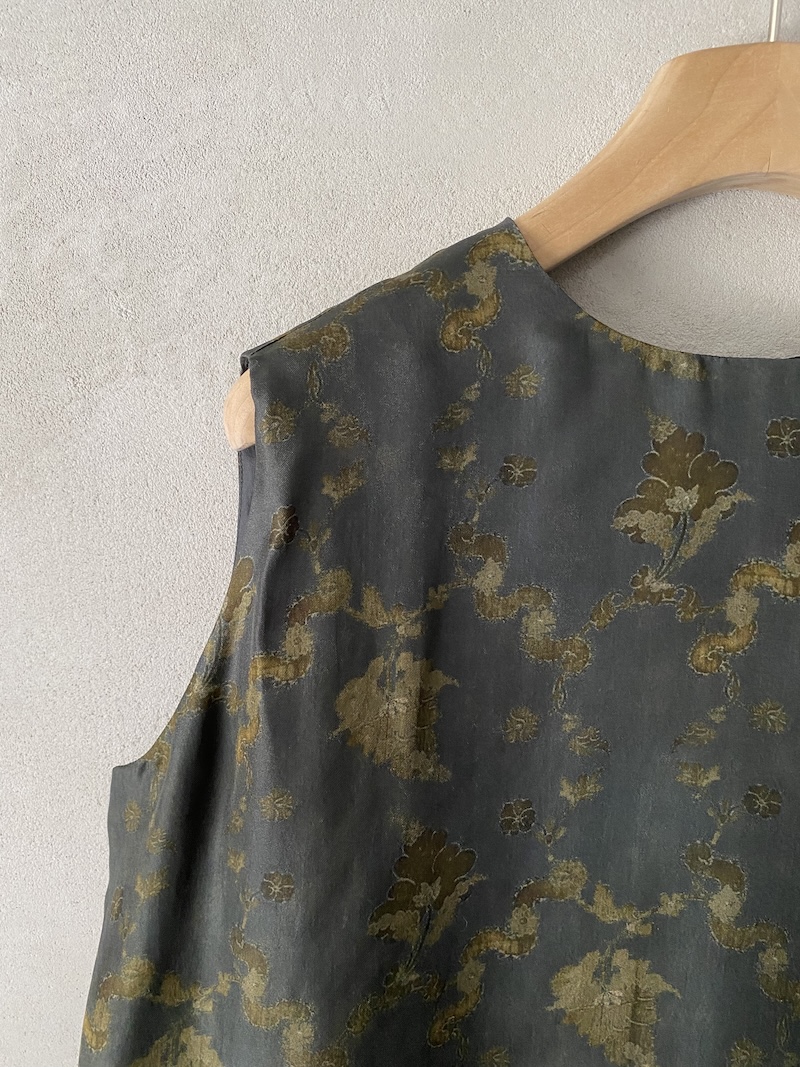 Top boxy in seta con motivo floreale e apertura a goccia colore Ottavio - APUNTOB 2