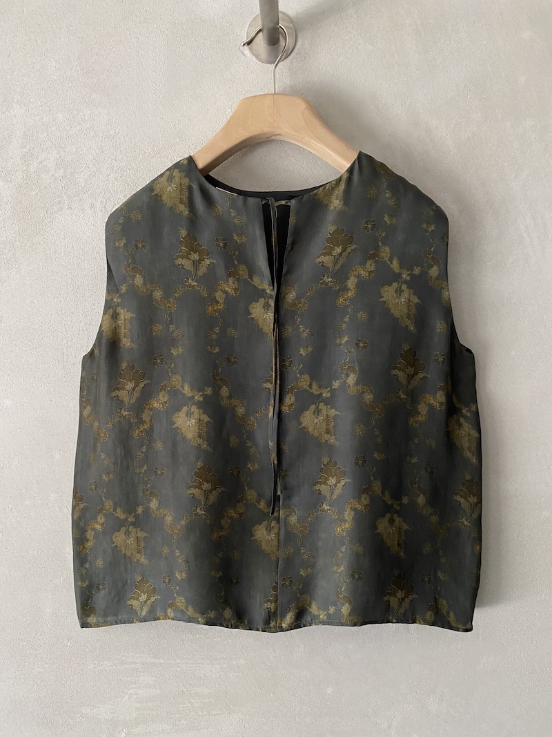 Top boxy in seta con motivo floreale e apertura a goccia colore Ottavio - APUNTOB 3