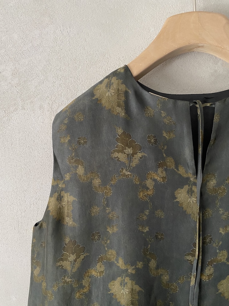 Top boxy in seta con motivo floreale e apertura a goccia colore Ottavio - APUNTOB 4