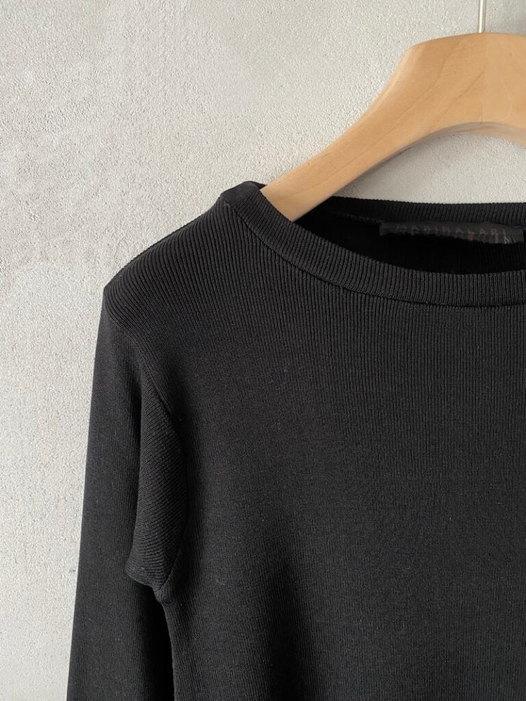 maglia aderente nera in jersey di seta a coste sottili Marina Lari 3