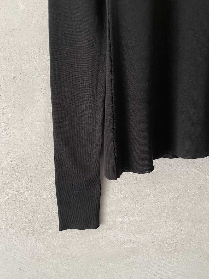 maglia aderente nera in jersey di seta a coste sottili Marina Lari