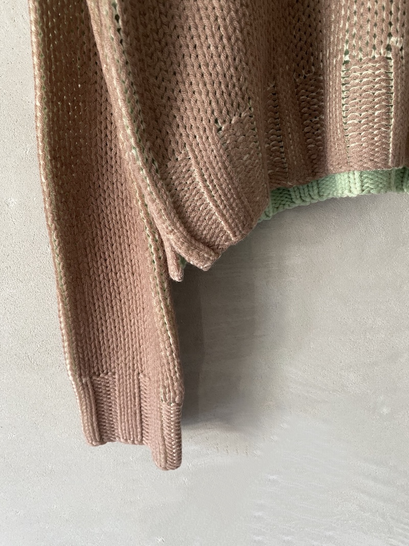 maglia beige over boxy in lana e cashmere con doppia tintura Alessandro Aste